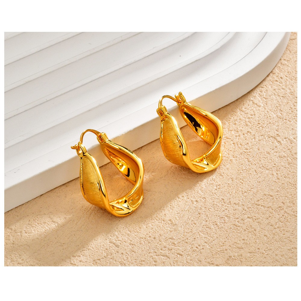 U-shaped brushed ear clips
